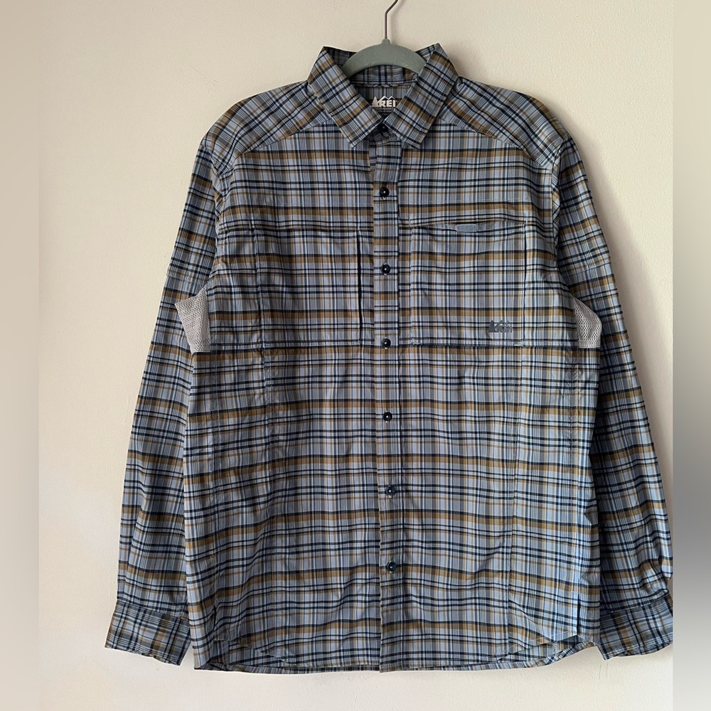 REI Men’s size M Button Up Sahara Tech Vented Long Sleeve Plaid Fishing Shirt